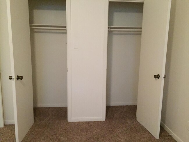 Building Photo - 800 Navarro Dr