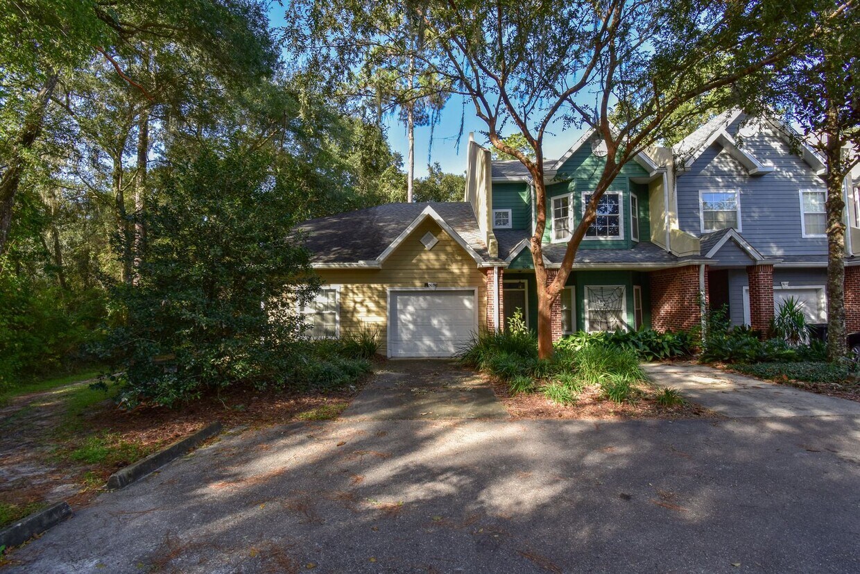 Primary Photo - Charming 2BR/2BA End-Unit Condo in Monticello