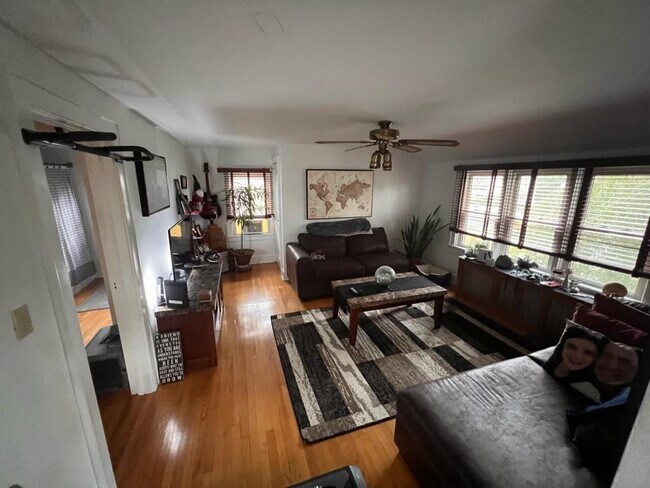 Building Photo - 62 Penataquit Pl
