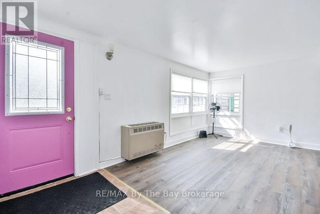 Building Photo - 1067 Mosley St