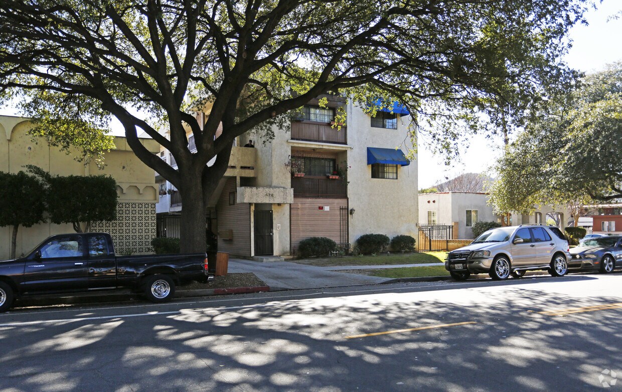 Foto del edificio - 474 Riverdale Dr