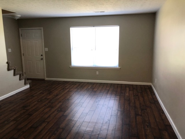 Building Photo - 707 Oakcrest Dr