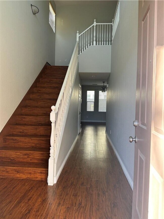 Foto del edificio - Great 2 story home of Southwest area