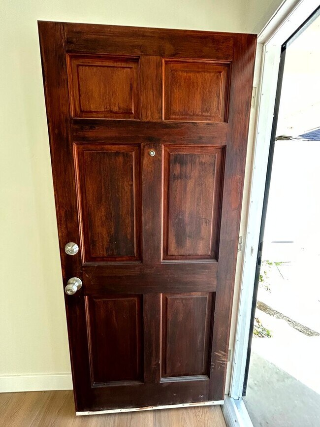 Foto del edificio - Spacious 4-Bed, 2-Bath Home with a Large Backyard in Prime West Hills!