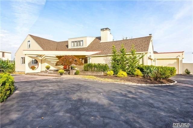 Primary Photo - 300 Dolphin Dr