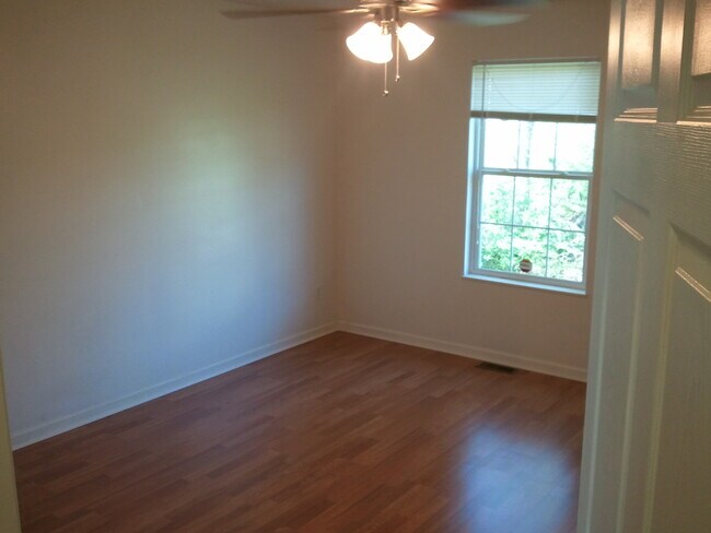 Building Photo - 2445 Hoitt Ave