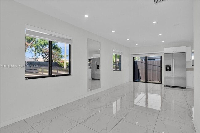 Foto del edificio - 2490 NW 44th St