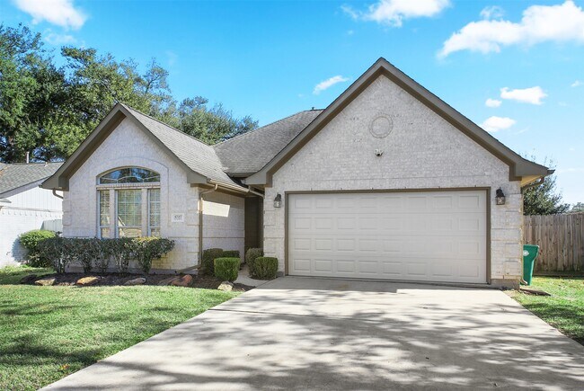 Building Photo - 3727 Clover Meadows St