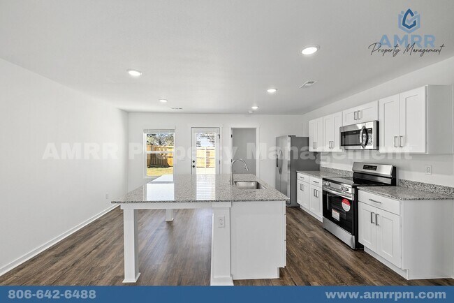 Foto del edificio - 700 Short Leaf Ln
