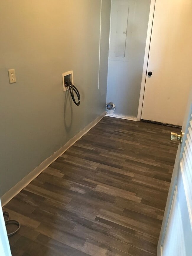 Building Photo - 1116 Birch Dr