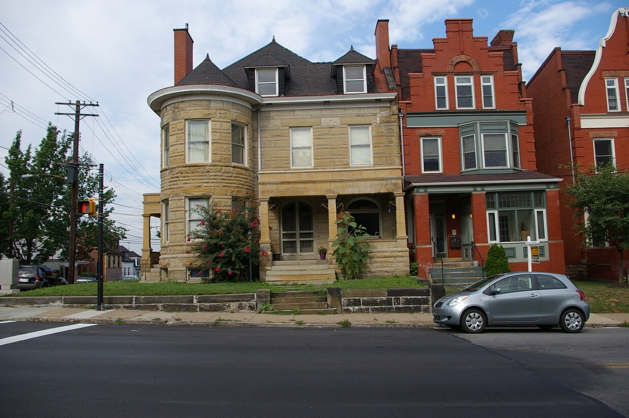 Foto principal - 3601 California Ave