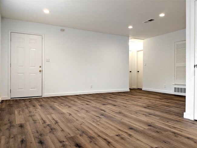 Foto del edificio - 6211 Palm Cir