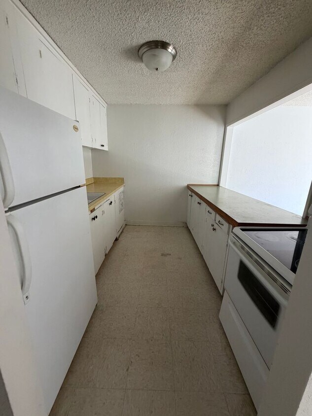 Foto del edificio - 1 Bedroom, 1 Bathroom - Triplex - South Suburbs