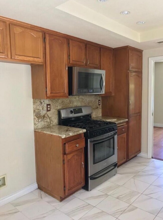 Foto del edificio - Beautiful 4 bed 3 bath Agoura Hills home