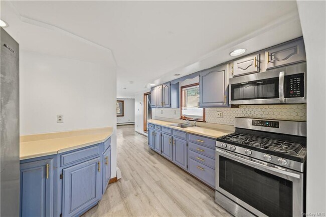 Building Photo - 14 Rutan Ln