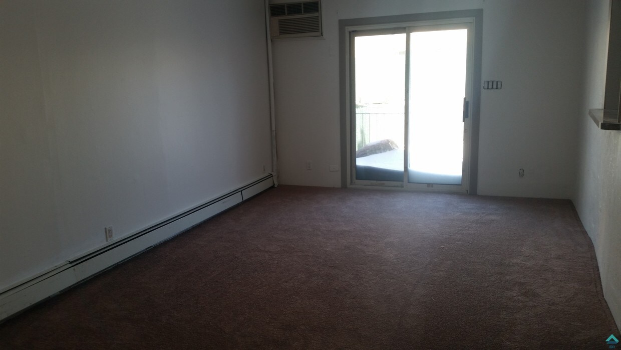Foto principal - 6433 Admiral Ave