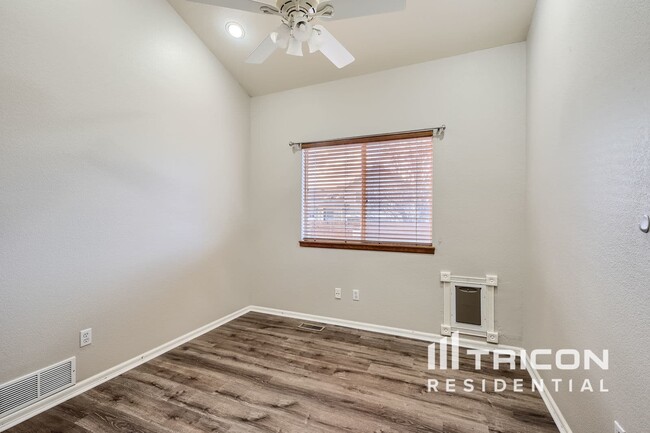 Building Photo - 995 Cobblestone Dr