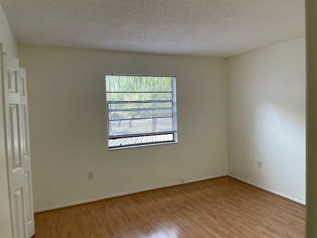 Foto del edificio - 11550 Baywood Meadows Dr