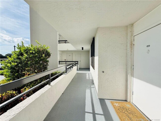 Foto del edificio - 8800 S Ocean Dr