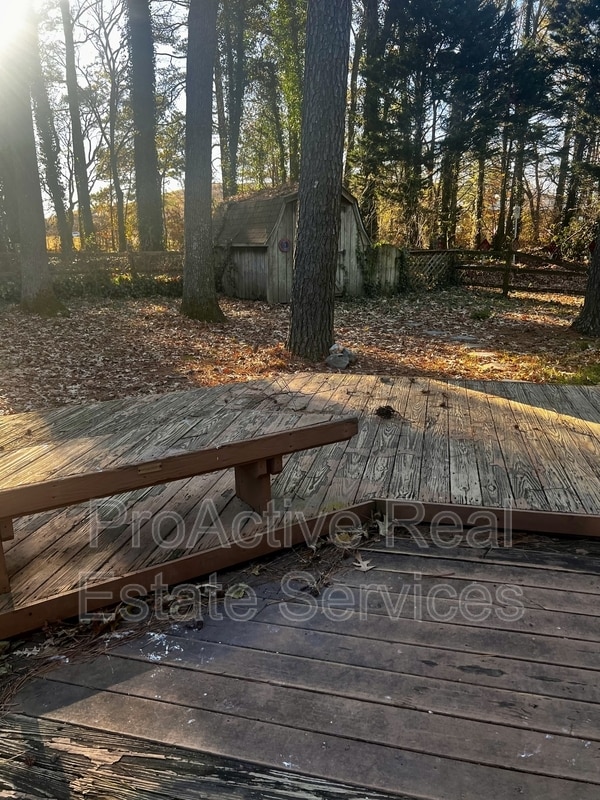 Foto del edificio - 5761 Luck Ln