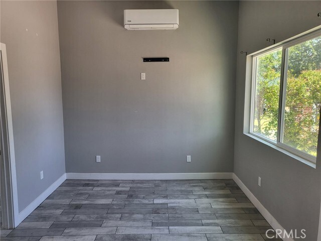 Building Photo - 2328 Loma Dr