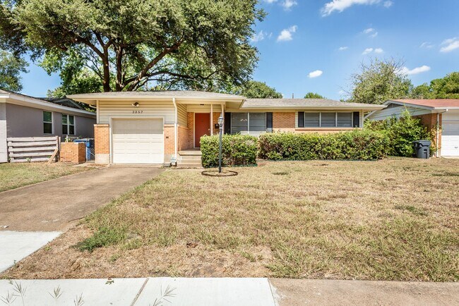 Building Photo - 3/1.5 Updated Mid-Century Home in Casa View