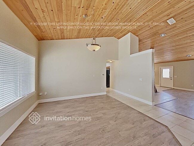 Building Photo - 10613 Lakeshore Dr