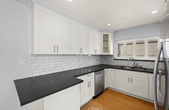 Building Photo - 7506 Romaine St