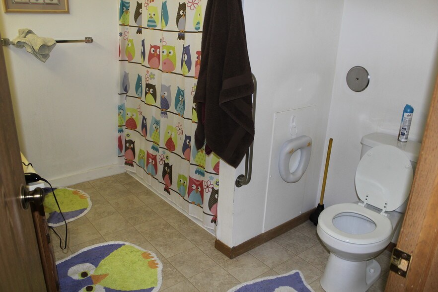 Bathroom Fixtures Janesville Wi 2016 kellogg ave janesville, wi 53546 rentals - janesville, wi Bathroom Fixtures Janesville Wi 2016 kellogg ave janesville, wi 53546 rentals - janesville, wi