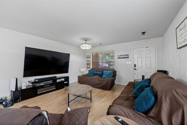 Building Photo - 17142 Carshalton Ct