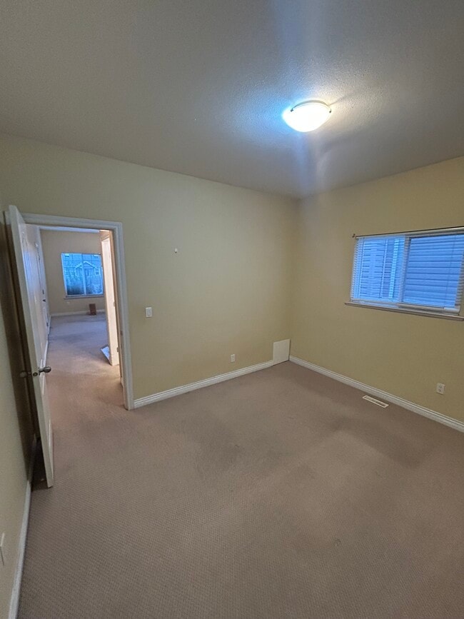 Bedroom - 17425 64 Av