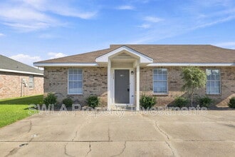 Building Photo - 1750 S Tallowood Dr