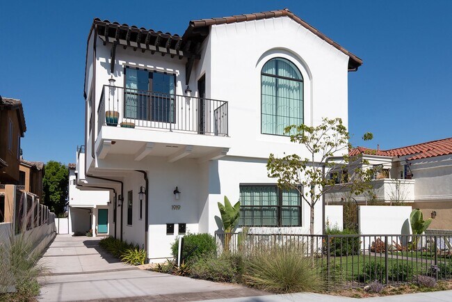 Building Photo - Upscale & Spacious, Spanish Style Tri-Leve...