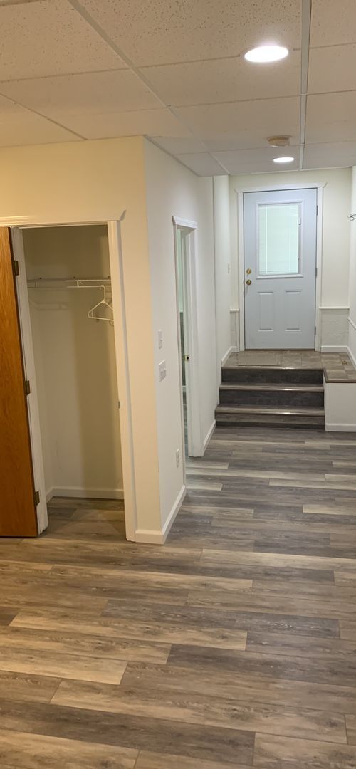 Building Photo - 2 Bedroom / 1 Bathroom Apartment