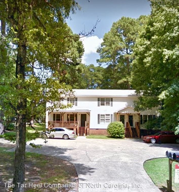 Primary Photo - 117 E Circle Dr