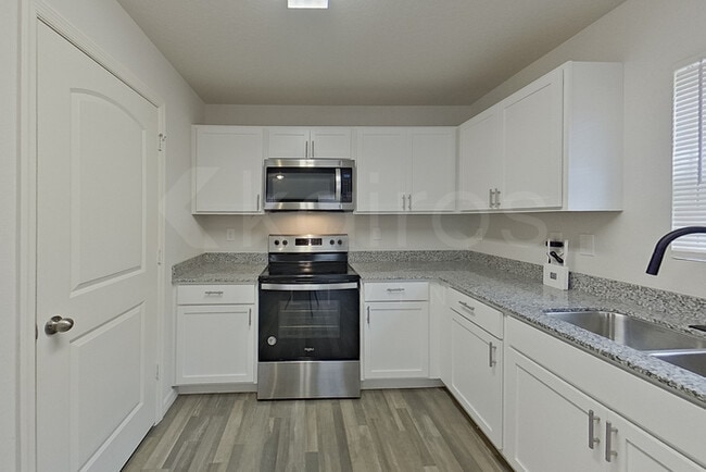 Building Photo - 20 Reindeer Ln