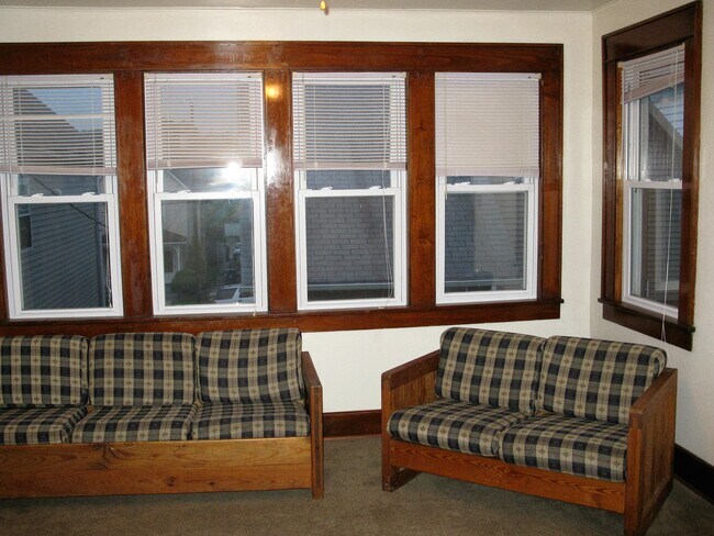 Foto del edificio - 724 1/2 McLane Ave