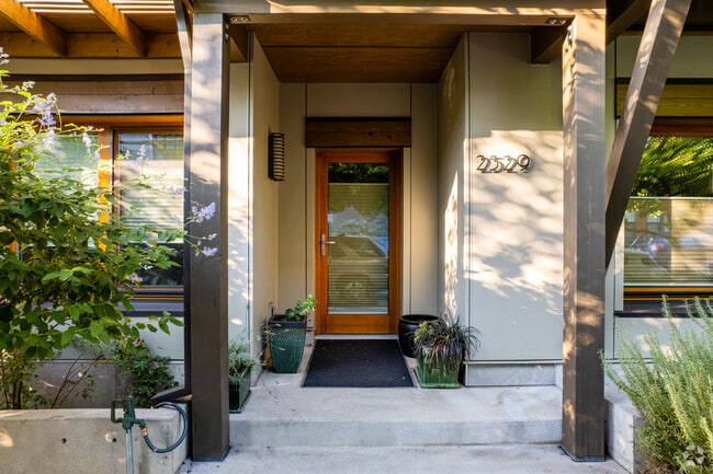 Building Photo - Ankeny Row