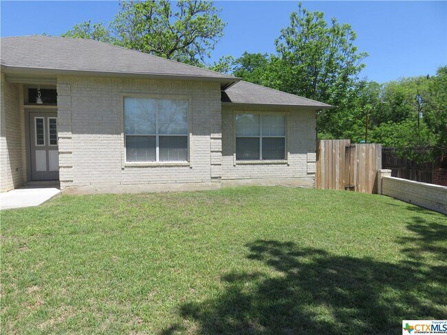 Building Photo - 202 Parkridge Cir