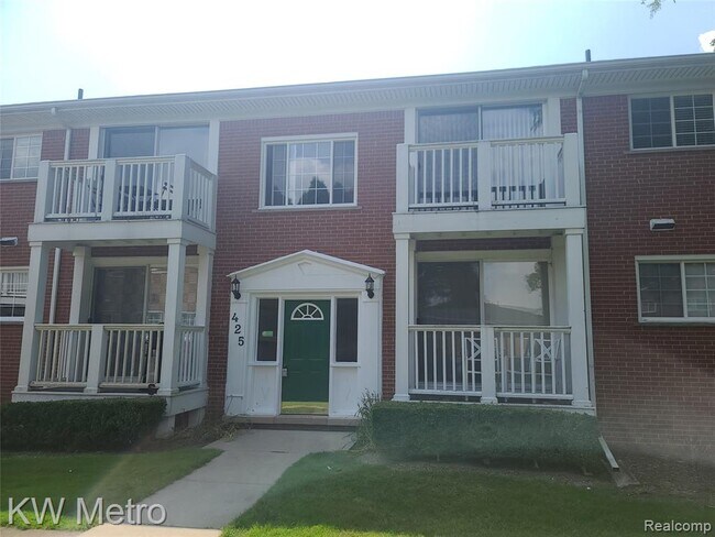 Building Photo - 425 N Eton St