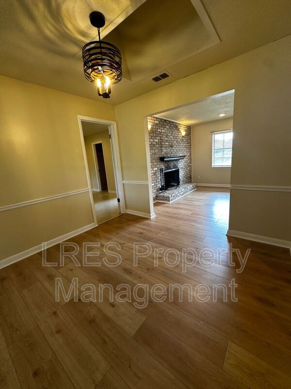 Building Photo - 2719 Merrie Oaks Rd
