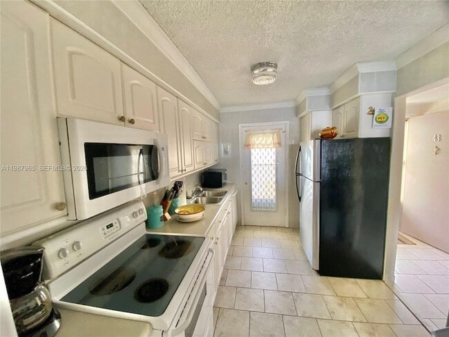 Foto del edificio - 400 Golden Isles Dr