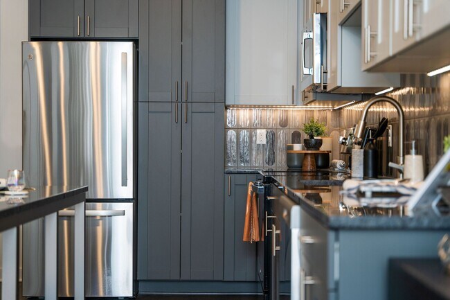 Foto del edificio - One Bedroom, One Bathroom Rear Facing w Balcony