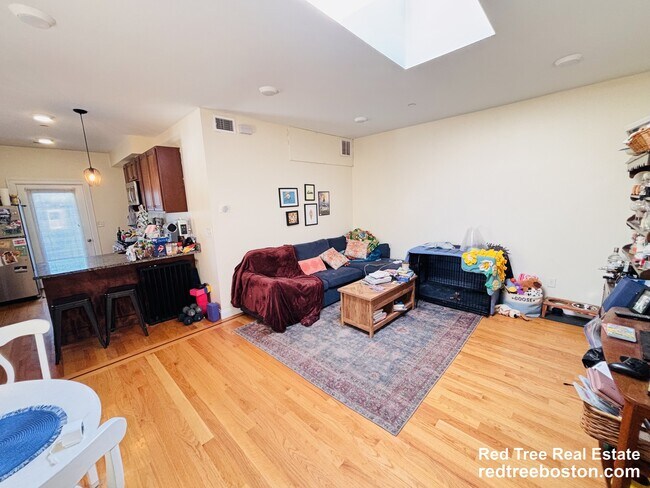 Building Photo - 549 Washington St