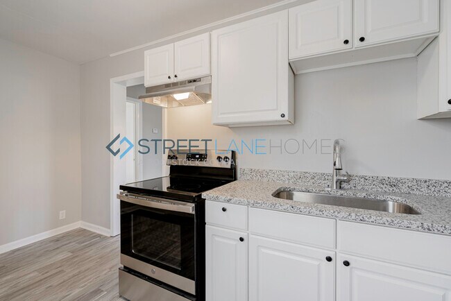 Building Photo - NOW OFFERING HALF OFF THE FIRST FULL MONTH...