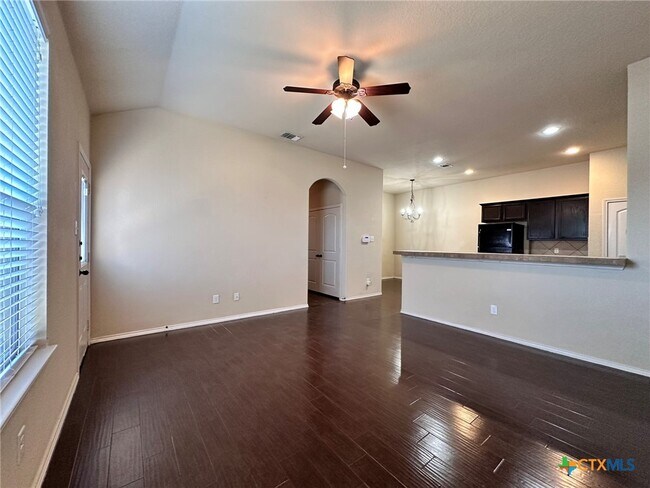 Foto del edificio - 502 Creekside Cir