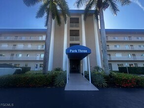 Building Photo - 14831 Park Lake Dr