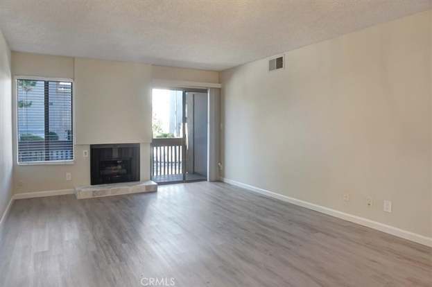 Foto del edificio - 15215 Magnolia Blvd