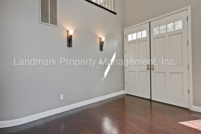 Building Photo - 1385 Longfellow Way