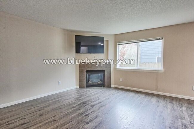 Foto del edificio - 4 Bed, 2.5 Bath Home in Felida with Pergol...